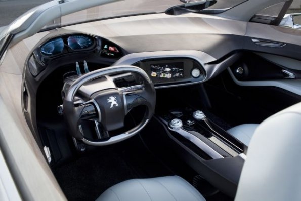 Ein Blick auf die Instrumenten-Tafel im Peugeot SR1 Concept Car