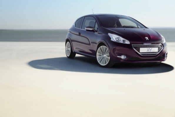 Front- und Seitenpartie des Peugeot xy Concept