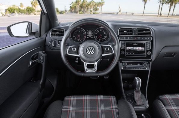 Cockpit im VW Polo GTI