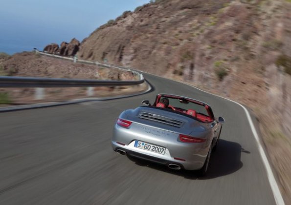 Das Fahrzeugheck des Porsche 911 Carrera Cabriolet 