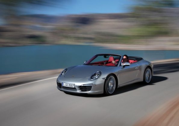 911 Carrera Cabriolet: Fahraufnahme von vorn 