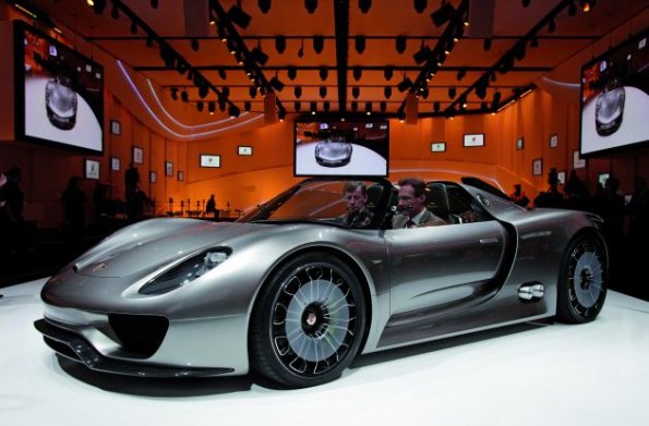 Front- und Seitenansicht des Porsche 918 Spyder