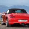 Heckansicht des Porsche Boxster S mit verschlossenem Verdeck.