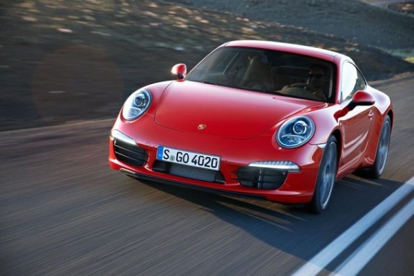 Die Frontansicht des Porsche Carrera Coupé