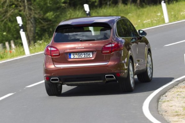 Die Aufnahme zeigt das Fahrzeugheck am Porsche Cayenne