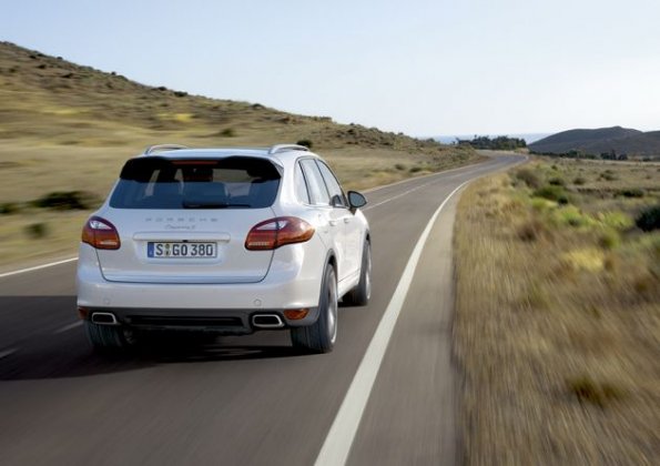 Die Heckpartie des Porsche Cayenne S Hybrid