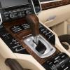 <p>Detailaufnahme aus dem Porsche Cayenne S Hybrid</p>