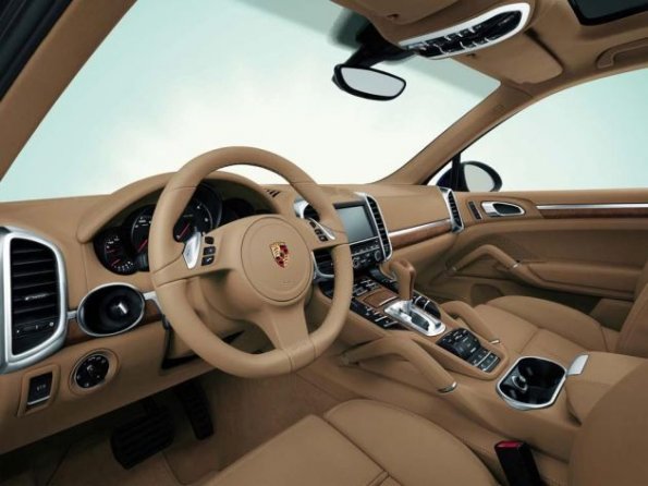 Cockpit und Armaturen im Porsche Cayenne S Hybrid