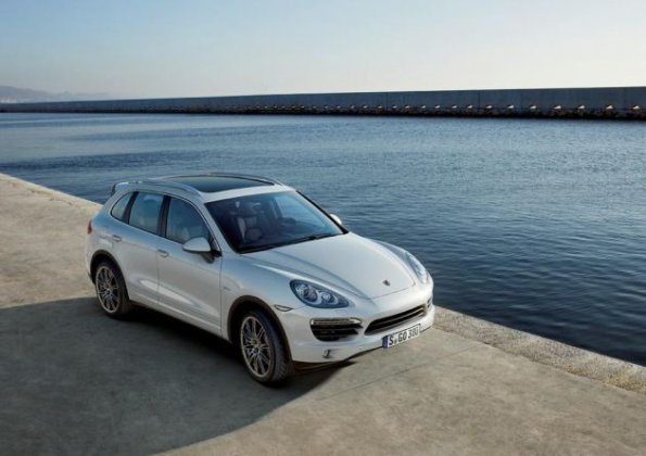 Eine Außenaufnahme mit dem Porsche Cayenne S Hybrid