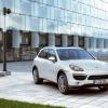 Die Frontpartie des Porsche Cayenne S Hybrid in einer Au&szlig;enaufnahme