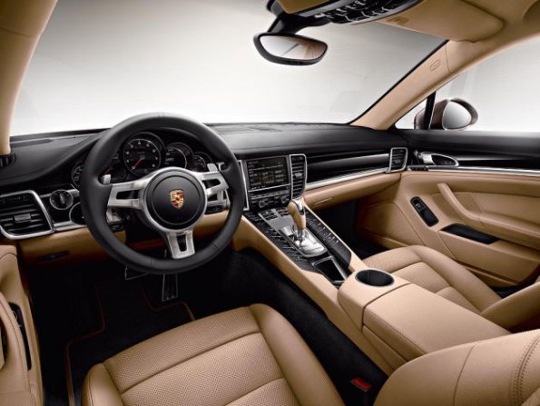 Cockpit und Armaturentafel im Porsche Panamera Platinum Edition