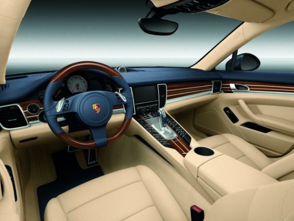 Die vordere Sitzreihe im Porsche Panamera