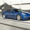 <p>Die Seitenpartie des Porsche Panamera S Hybrid</p>