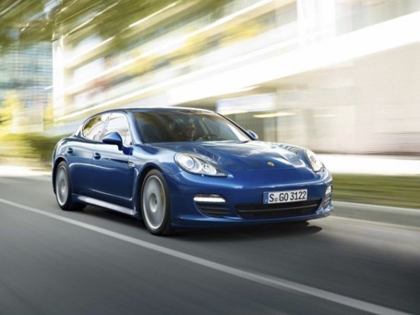 Die Fahrzeugfront des Porsche Panamera S Hybrid