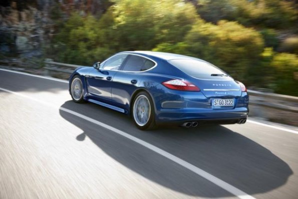 Die Heckpartie am Porsche Panamera S Hybrid