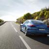 Die Fahraufnahme zeigt das Fahrzeugheck des Porsche Panamera S Hybrid