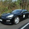 Front- und Seitenansicht des Porsche Panamera S Hybrid