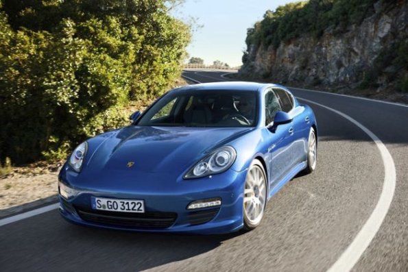 Frontansicht des Porsche Panamera S Hybrid