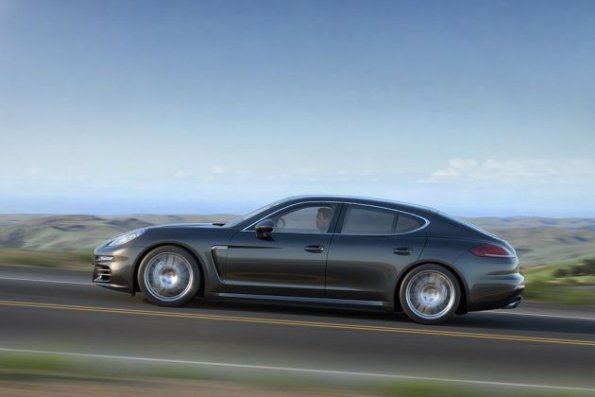 Silhouette des Porsche Panamera 4S