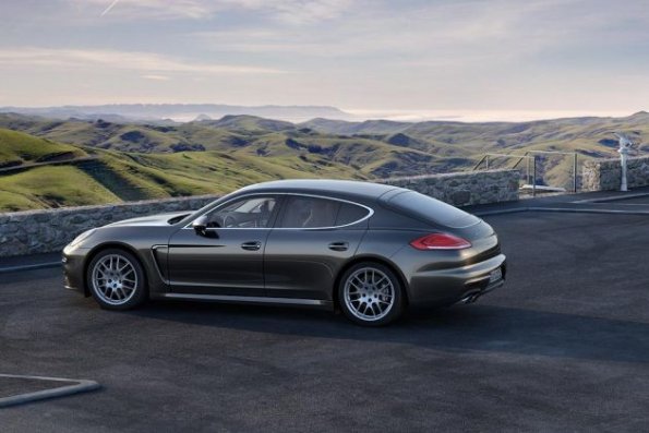 Der Porsche Panamera 4S im Profil 