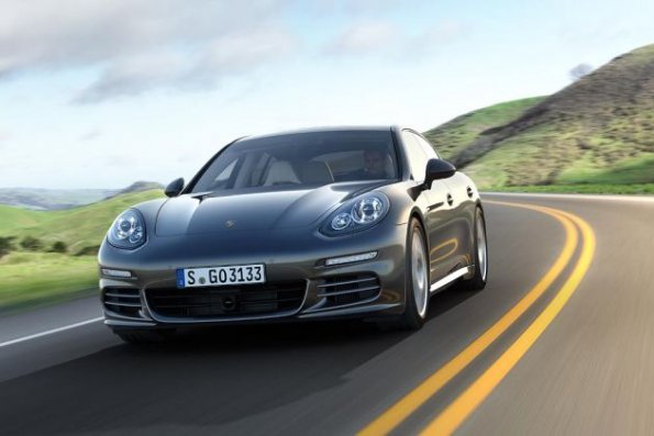 Frontansicht des Porsche Panamera 4S