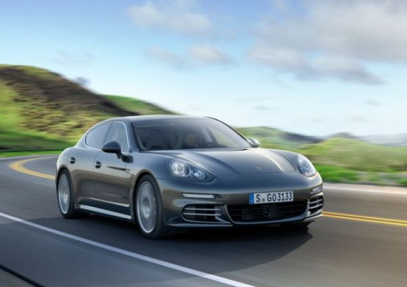 Fahraufnahme mit dem Porsche Panamera 4S