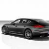 <p>Heck- und Seitenpartie des Porsche Panamera 4S</p>