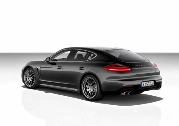 Heck- und Seitenpartie des Porsche Panamera 4S