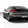 <p>Die Heckansicht des Porsche Panamera 4S</p>