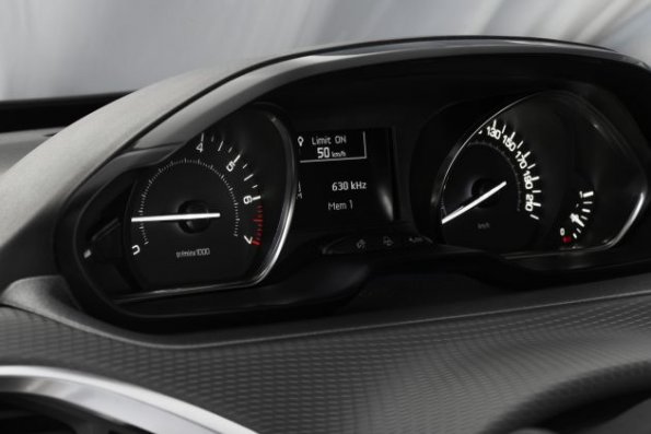 Instrumente im Preugeot 208 GTi 