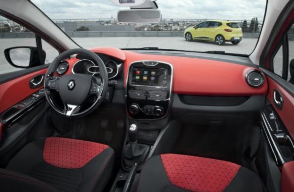 Die Armaturentafel im Renault Clio