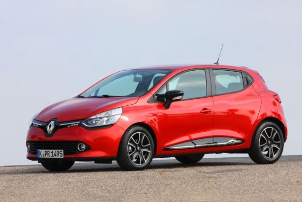 Front- und Seitenpartie des Renault Clio