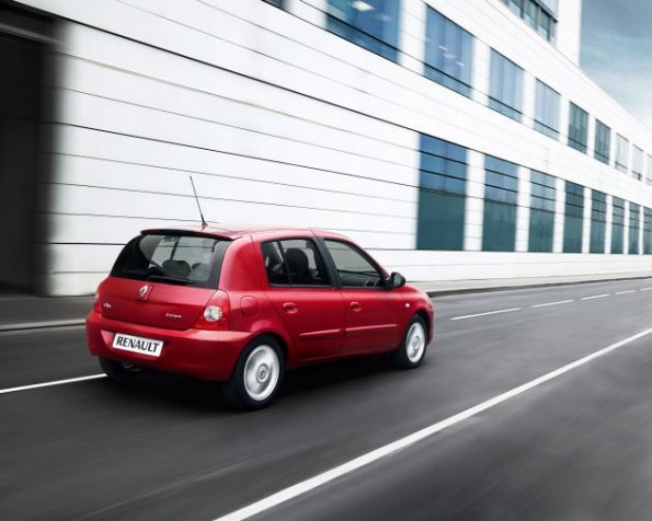 Heck- und Seitenansicht des Renault Clio Campus