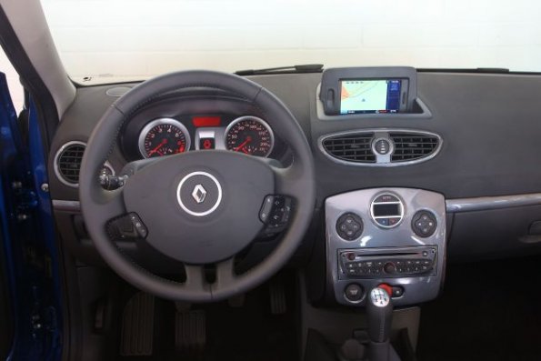 Das Armaturenbrett im Renault Clio