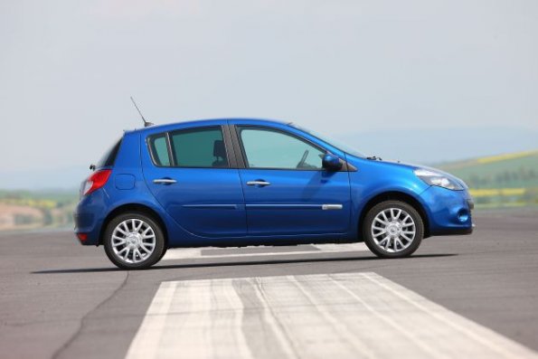 Der Renault Clio im Profil aufgenommen