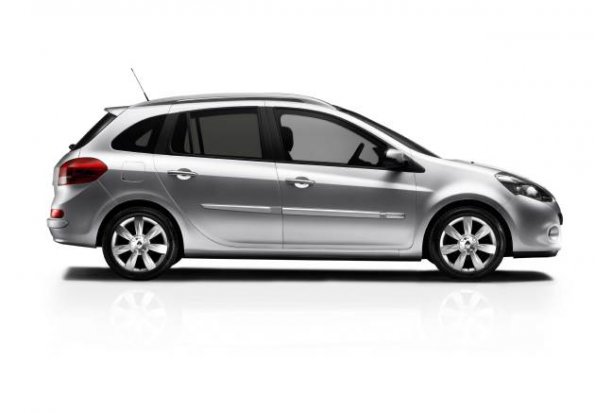 Seitenaufnahme des Renault Clio Grand Tour