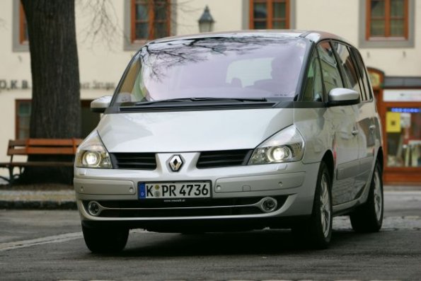 Frontansicht des Renault Espace: Der Kunde kann zwischen zwei Diesel- und drei Benzinmotoren wählen