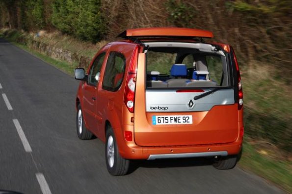 Cabrio-Feeling verspricht Renault durch die Kombination der beiden geöffneten Dachfenster und des versenkten Heckfensters