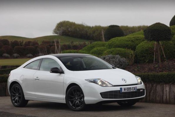 Seitenansicht des Renault Laguna Coupé Monaco Grand Prix