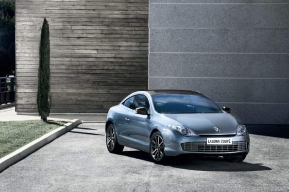 Front- und Seitenpartie des Renault Laguna Coupé