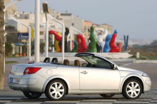 Das Renault Megane Cabriolet Coupé  in der Seitenansicht