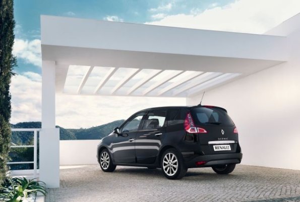 Heck und Seitenansicht des Renault Scenic: Auch am Heck ist das Design gegenüber dem Grand Scenic sichtbar verändert worden