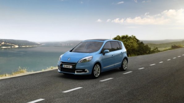 Front- und Seitenpartie des Renault Grand Scenic