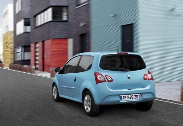 Die Heck- und Seitenpartie des Renault Twingo