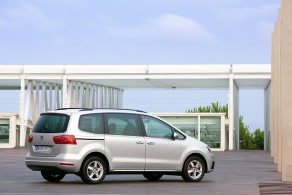 Seitenansicht des Seat Alhambra