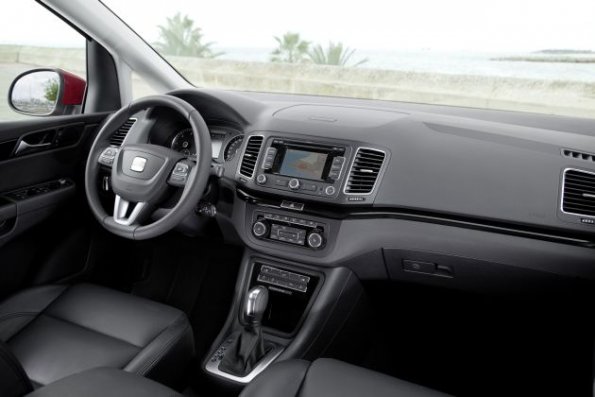 Die Armaturentafel im Seat Alhambra