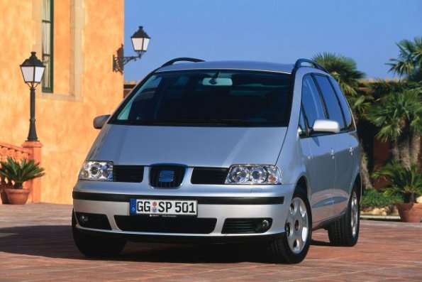 Die Frontansicht des Seat Alhambra