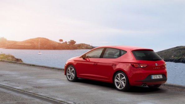 Die Front- und Seitenansicht des Seat Leon