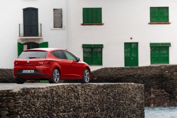 Heck- und Seitenansicht des Seat Leon