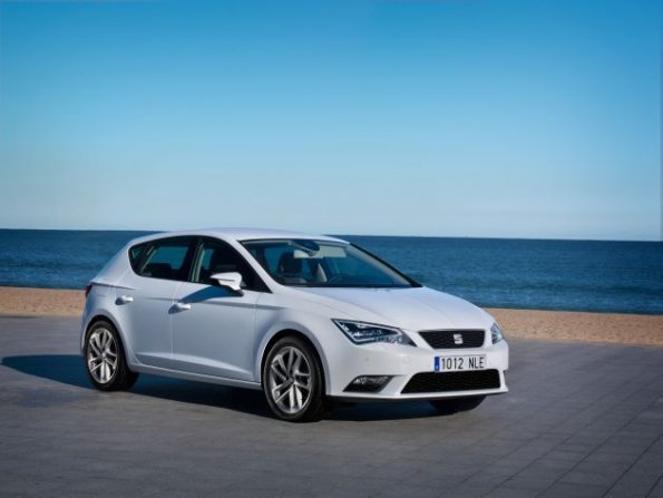 Front- und Seitenansicht des Seat Leon